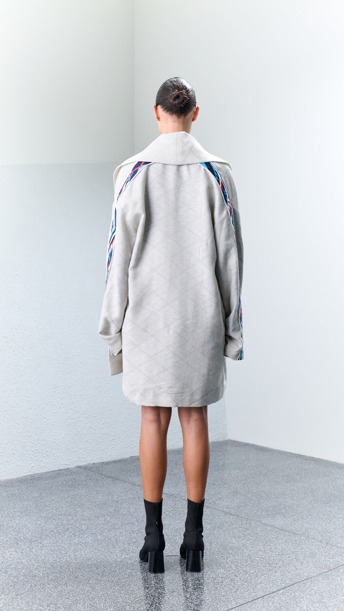 1.8 WIL Aronui Long Jacket